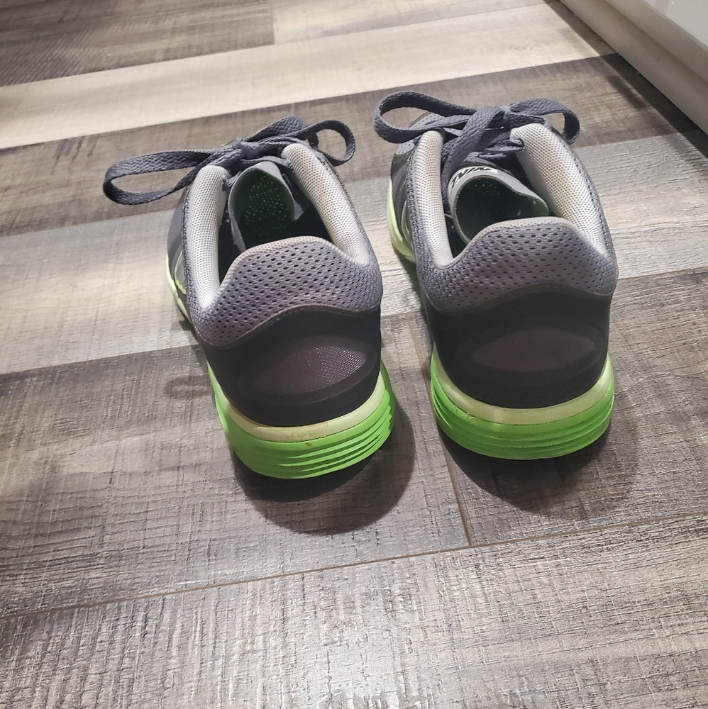 Nike - Picture 3 of 3